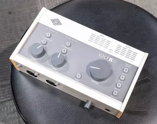 Universal Audio - Volt 476 USB Interface with Compressor 2